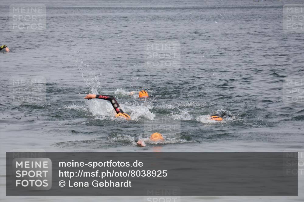 21.06.2025 - 27. Vierlanden-Triathlon Lena Gebhardt http://msf.ph/oto/8038925 15.06.2025 12:29:41 Schwimmen  meine-sportfotos.de