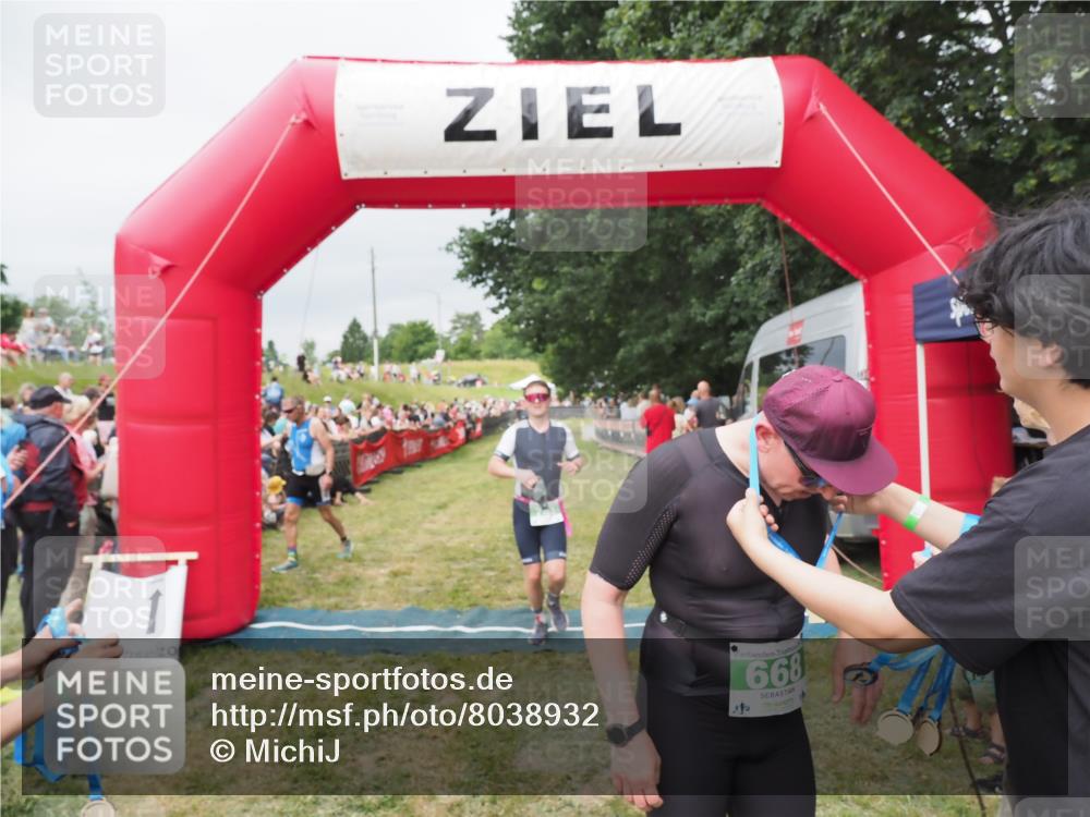 21.06.2025 - 27. Vierlanden-Triathlon MichiJ http://msf.ph/oto/8038932 15.06.2026 13:19:06 Ziel 646, 668, 743 meine-sportfotos.de