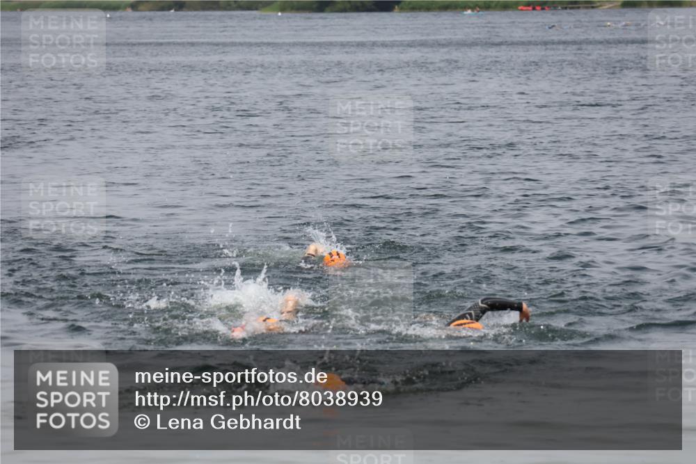 21.06.2025 - 27. Vierlanden-Triathlon Lena Gebhardt http://msf.ph/oto/8038939 15.06.2025 12:29:43 Schwimmen  meine-sportfotos.de