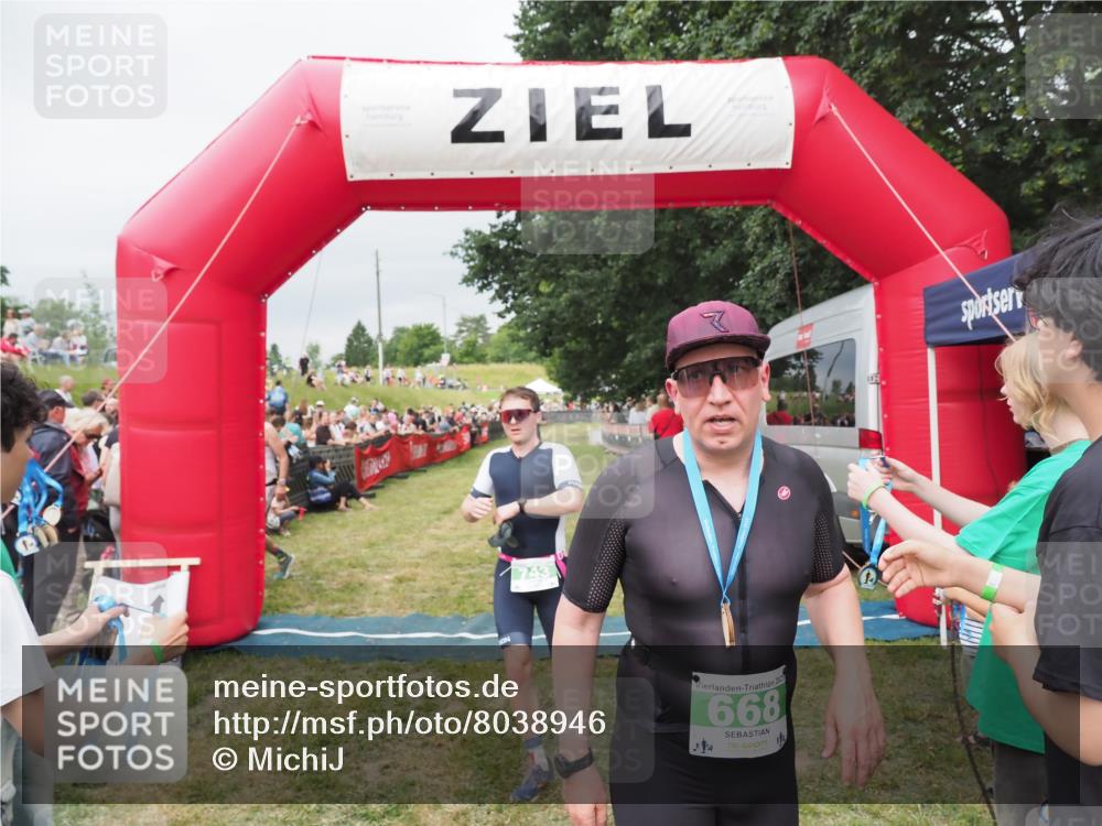 21.06.2025 - 27. Vierlanden-Triathlon MichiJ http://msf.ph/oto/8038946 15.06.2026 13:19:06 Ziel 646, 668, 743 meine-sportfotos.de