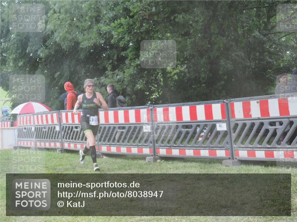 21.06.2025 - 27. Vierlanden-Triathlon KatJ http://msf.ph/oto/8038947 15.06.2025 14:22:08 Ziel 1201, 1226 meine-sportfotos.de