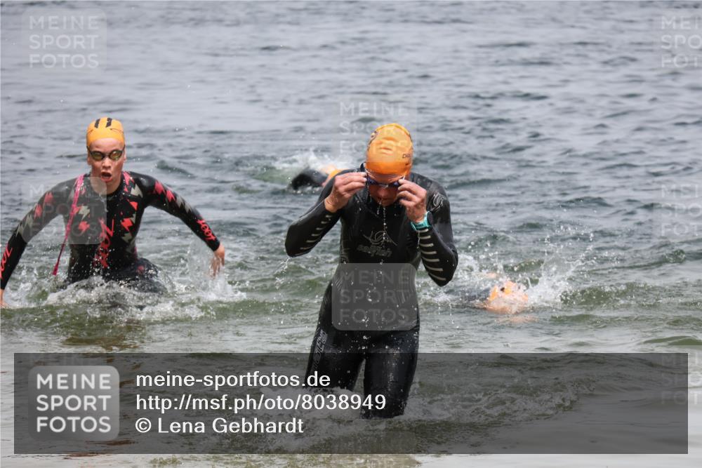 21.06.2025 - 27. Vierlanden-Triathlon Lena Gebhardt http://msf.ph/oto/8038949 15.06.2025 12:29:48 Schwimmen 1073, 1074, 1075 meine-sportfotos.de