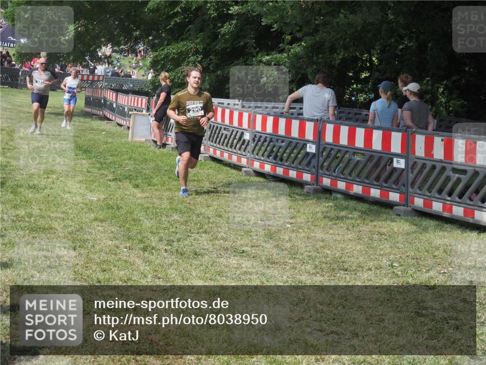 15.06.2025 - 27. Vierlanden-Triathlon KatJ http://msf.ph/oto/8038950 15.06.2025 11:34:33 Schwimmen  meine-sportfotos.de