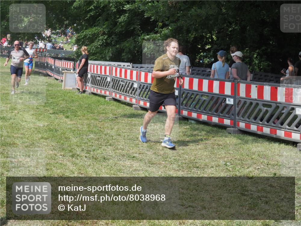 15.06.2025 - 27. Vierlanden-Triathlon KatJ http://msf.ph/oto/8038968 15.06.2025 11:34:34 Schwimmen  meine-sportfotos.de