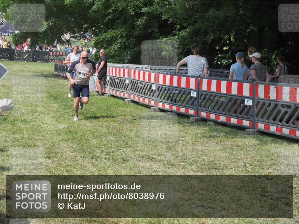 15.06.2025 - 27. Vierlanden-Triathlon KatJ http://msf.ph/oto/8038976 15.06.2025 11:34:35 Schwimmen  meine-sportfotos.de