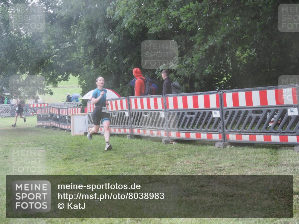 21.06.2025 - 27. Vierlanden-Triathlon KatJ http://msf.ph/oto/8038983 15.06.2025 14:22:14 Ziel 1226, 1259 meine-sportfotos.de