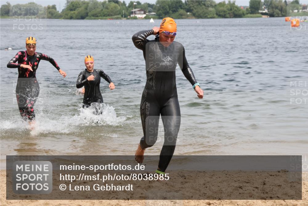 21.06.2025 - 27. Vierlanden-Triathlon Lena Gebhardt http://msf.ph/oto/8038985 15.06.2025 12:29:53 Schwimmen 1073, 1074, 1075, 1076 meine-sportfotos.de