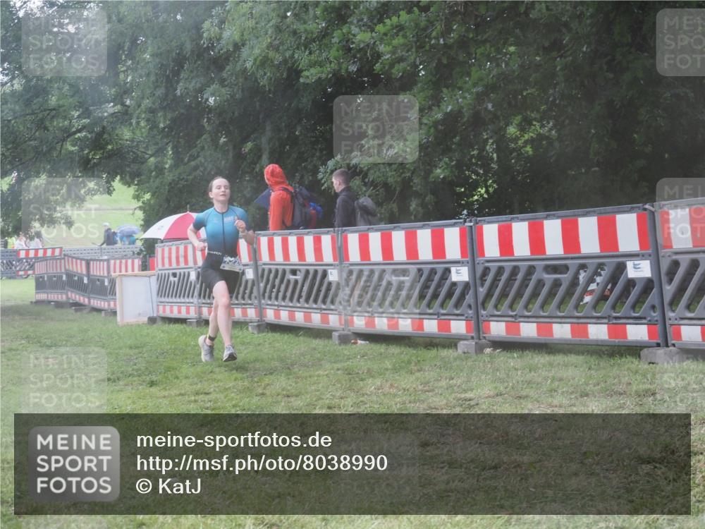 21.06.2025 - 27. Vierlanden-Triathlon KatJ http://msf.ph/oto/8038990 15.06.2025 14:22:14 Ziel 1226, 1259 meine-sportfotos.de
