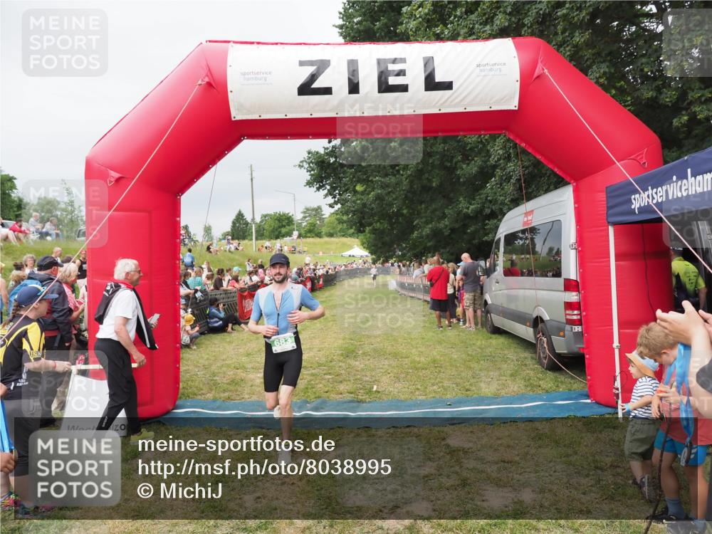 21.06.2025 - 27. Vierlanden-Triathlon MichiJ http://msf.ph/oto/8038995 15.06.2026 13:19:24 Ziel 683 meine-sportfotos.de