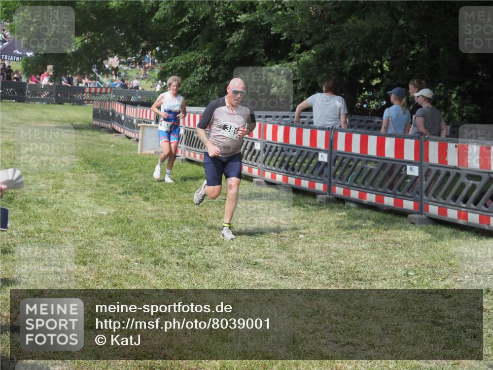 15.06.2025 - 27. Vierlanden-Triathlon KatJ http://msf.ph/oto/8039001 15.06.2025 11:34:36 Schwimmen 893 meine-sportfotos.de