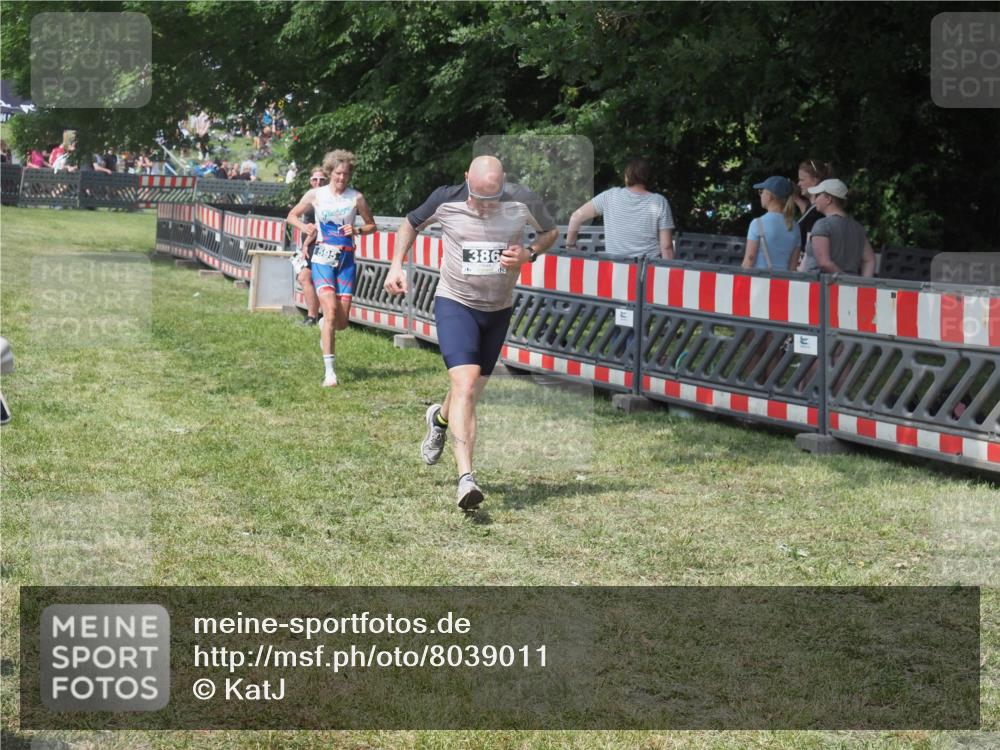 15.06.2025 - 27. Vierlanden-Triathlon KatJ http://msf.ph/oto/8039011 15.06.2025 11:34:37 Schwimmen 893 meine-sportfotos.de