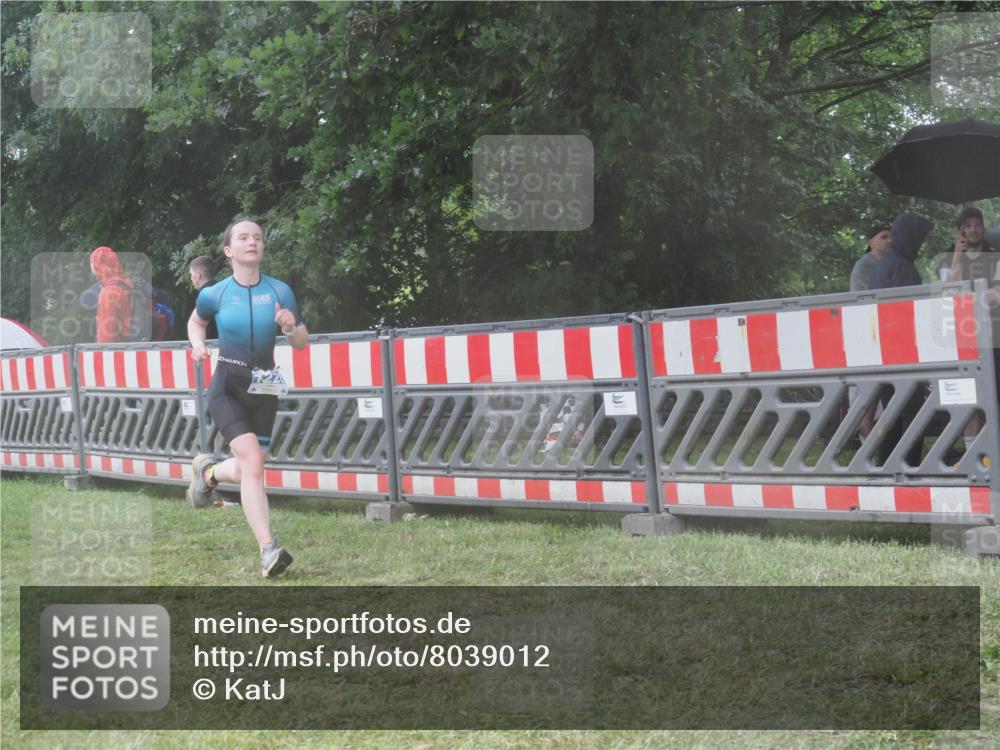 21.06.2025 - 27. Vierlanden-Triathlon KatJ http://msf.ph/oto/8039012 15.06.2025 14:22:15 Ziel 1226, 1259 meine-sportfotos.de