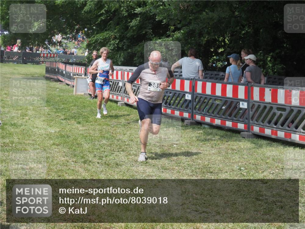 15.06.2025 - 27. Vierlanden-Triathlon KatJ http://msf.ph/oto/8039018 15.06.2025 11:34:37 Schwimmen 893 meine-sportfotos.de