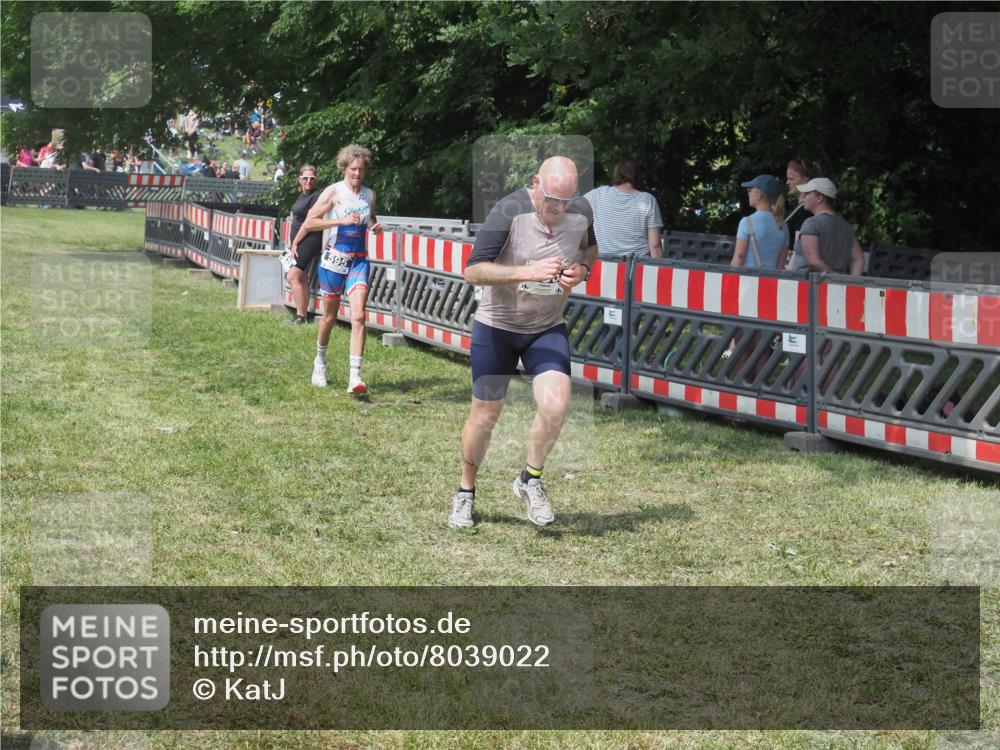 15.06.2025 - 27. Vierlanden-Triathlon KatJ http://msf.ph/oto/8039022 15.06.2025 11:34:37 Schwimmen 893 meine-sportfotos.de