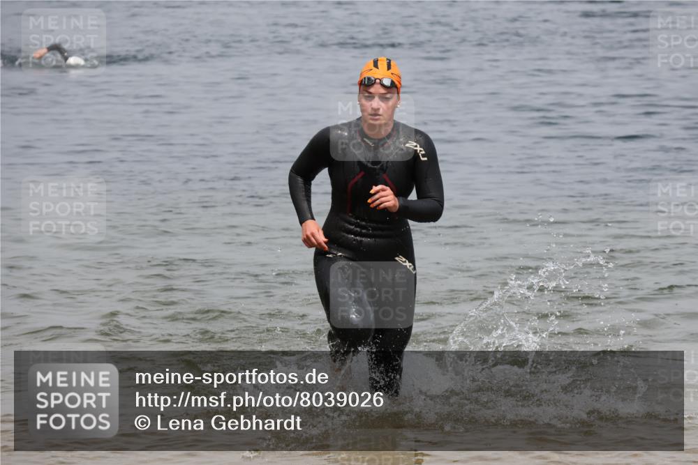 21.06.2025 - 27. Vierlanden-Triathlon Lena Gebhardt http://msf.ph/oto/8039026 15.06.2025 12:30:00 Schwimmen 1073, 1074, 1075, 1076 meine-sportfotos.de