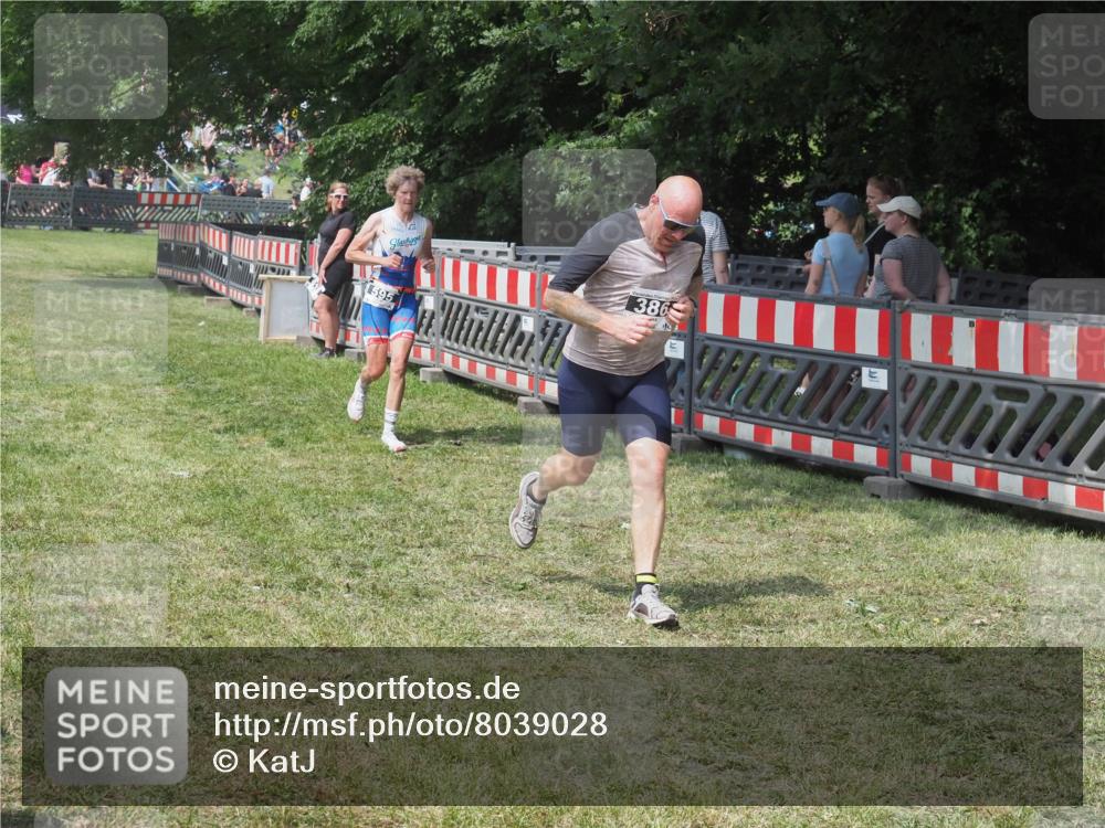15.06.2025 - 27. Vierlanden-Triathlon KatJ http://msf.ph/oto/8039028 15.06.2025 11:34:37 Schwimmen 893 meine-sportfotos.de