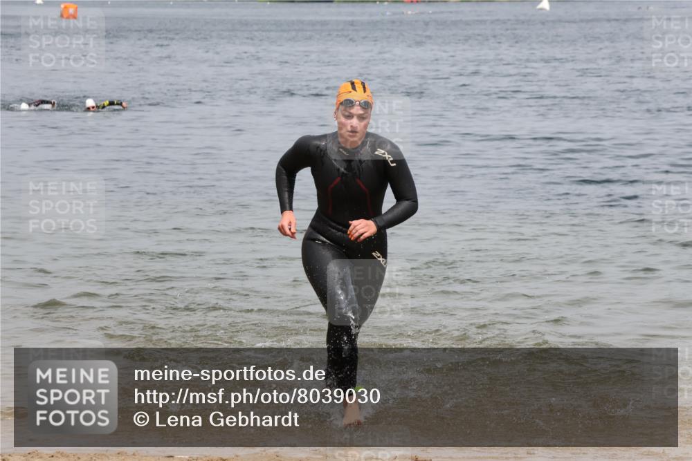 21.06.2025 - 27. Vierlanden-Triathlon Lena Gebhardt http://msf.ph/oto/8039030 15.06.2025 12:30:01 Schwimmen 1073, 1074, 1075, 1076 meine-sportfotos.de