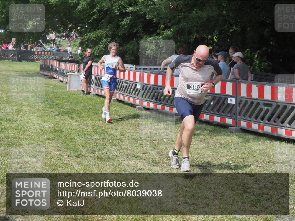 15.06.2025 - 27. Vierlanden-Triathlon KatJ http://msf.ph/oto/8039038 15.06.2025 11:34:37 Schwimmen 893 meine-sportfotos.de