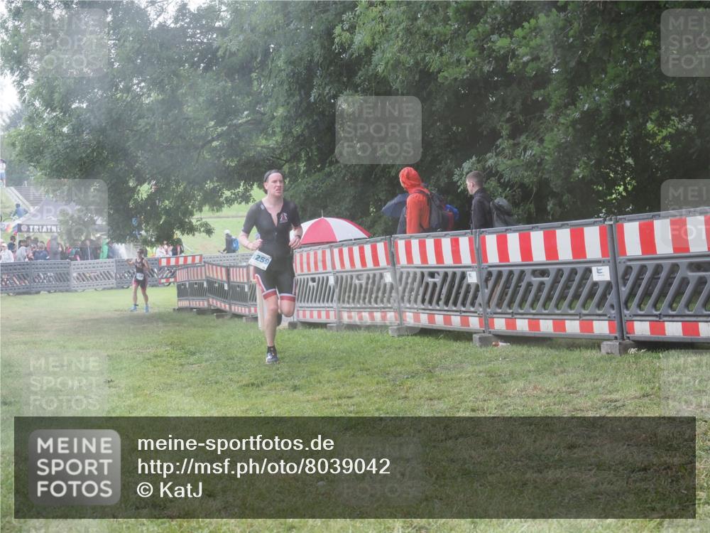 21.06.2025 - 27. Vierlanden-Triathlon KatJ http://msf.ph/oto/8039042 15.06.2025 14:22:19 Ziel 1177, 1259 meine-sportfotos.de