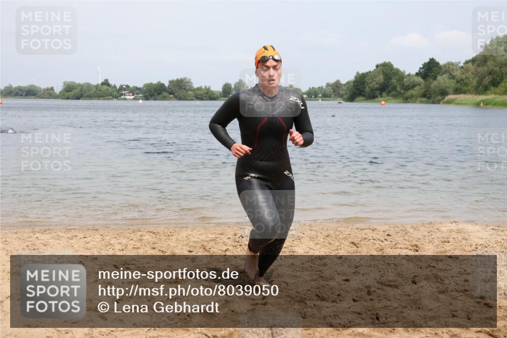 21.06.2025 - 27. Vierlanden-Triathlon Lena Gebhardt http://msf.ph/oto/8039050 15.06.2025 12:30:03 Schwimmen 1073, 1074, 1075, 1076 meine-sportfotos.de