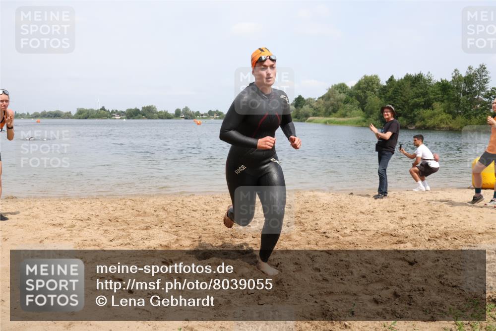 21.06.2025 - 27. Vierlanden-Triathlon Lena Gebhardt http://msf.ph/oto/8039055 15.06.2025 12:30:04 Schwimmen 1073, 1074, 1075, 1076 meine-sportfotos.de