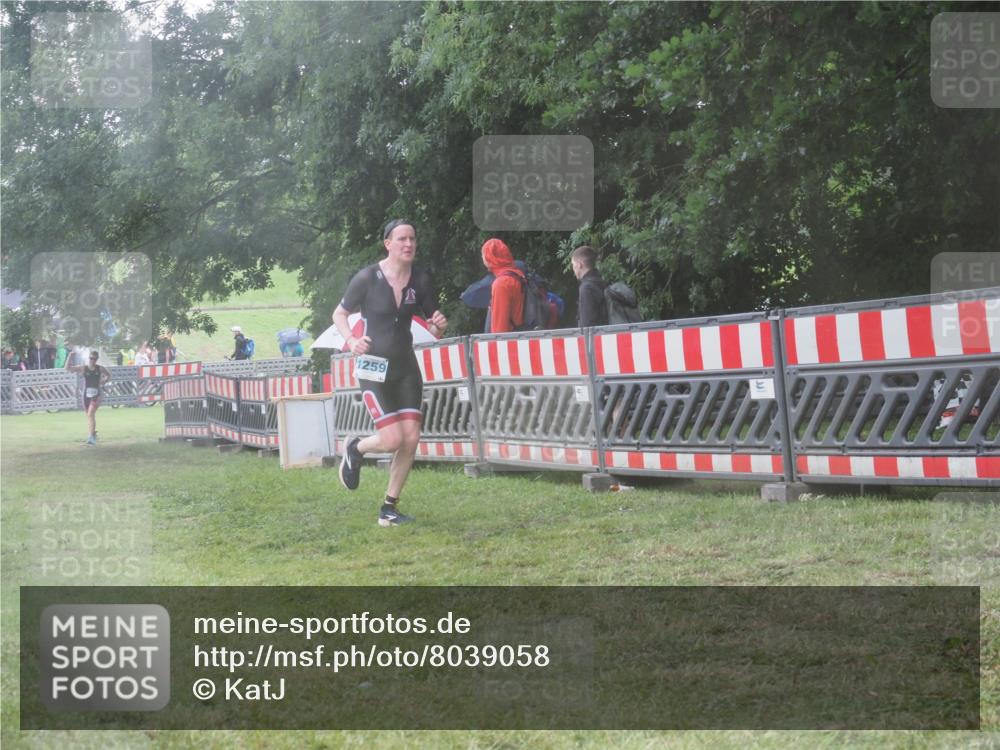 21.06.2025 - 27. Vierlanden-Triathlon KatJ http://msf.ph/oto/8039058 15.06.2025 14:22:20 Ziel 1177, 1259 meine-sportfotos.de
