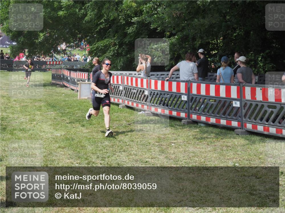 15.06.2025 - 27. Vierlanden-Triathlon KatJ http://msf.ph/oto/8039059 15.06.2025 11:34:54 Schwimmen  meine-sportfotos.de
