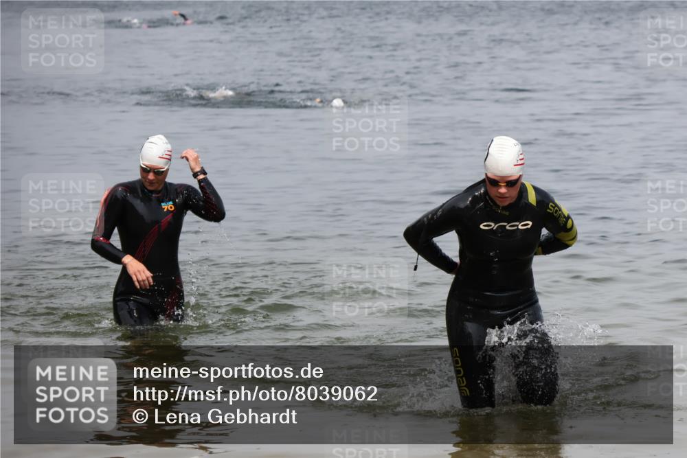 21.06.2025 - 27. Vierlanden-Triathlon Lena Gebhardt http://msf.ph/oto/8039062 15.06.2025 12:30:27 Schwimmen  meine-sportfotos.de