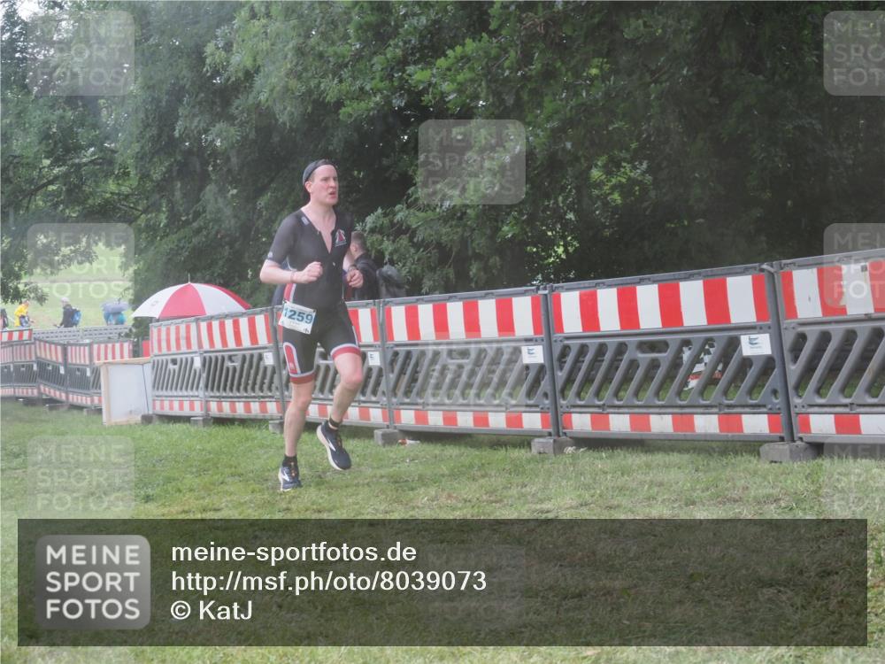 21.06.2025 - 27. Vierlanden-Triathlon KatJ http://msf.ph/oto/8039073 15.06.2025 14:22:20 Ziel 1177, 1259 meine-sportfotos.de