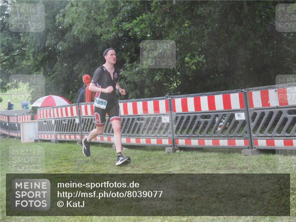 21.06.2025 - 27. Vierlanden-Triathlon KatJ http://msf.ph/oto/8039077 15.06.2025 14:22:20 Ziel 1177, 1259 meine-sportfotos.de