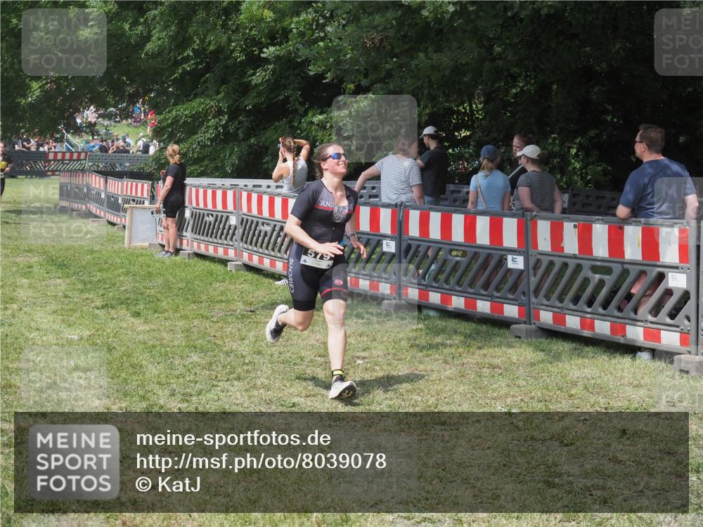 15.06.2025 - 27. Vierlanden-Triathlon KatJ http://msf.ph/oto/8039078 15.06.2025 11:34:54 Schwimmen  meine-sportfotos.de