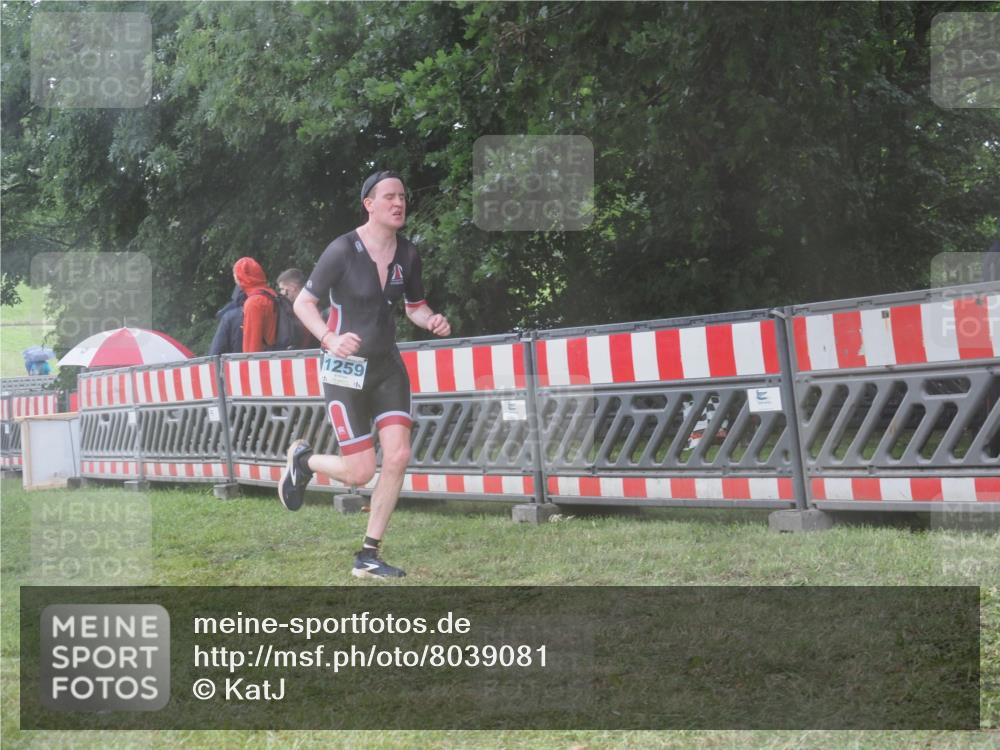 21.06.2025 - 27. Vierlanden-Triathlon KatJ http://msf.ph/oto/8039081 15.06.2025 14:22:20 Ziel 1177, 1259 meine-sportfotos.de
