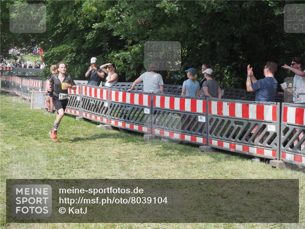 15.06.2025 - 27. Vierlanden-Triathlon KatJ http://msf.ph/oto/8039104 15.06.2025 11:34:58 Schwimmen  meine-sportfotos.de