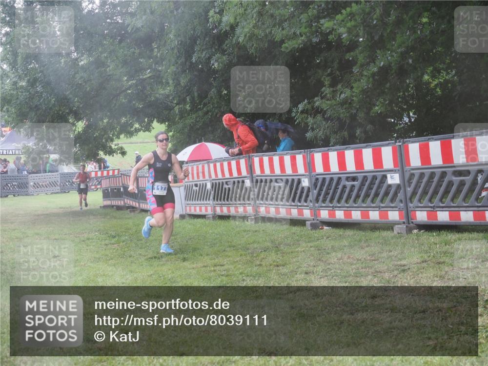 21.06.2025 - 27. Vierlanden-Triathlon KatJ http://msf.ph/oto/8039111 15.06.2025 14:22:26 Ziel 1177 meine-sportfotos.de