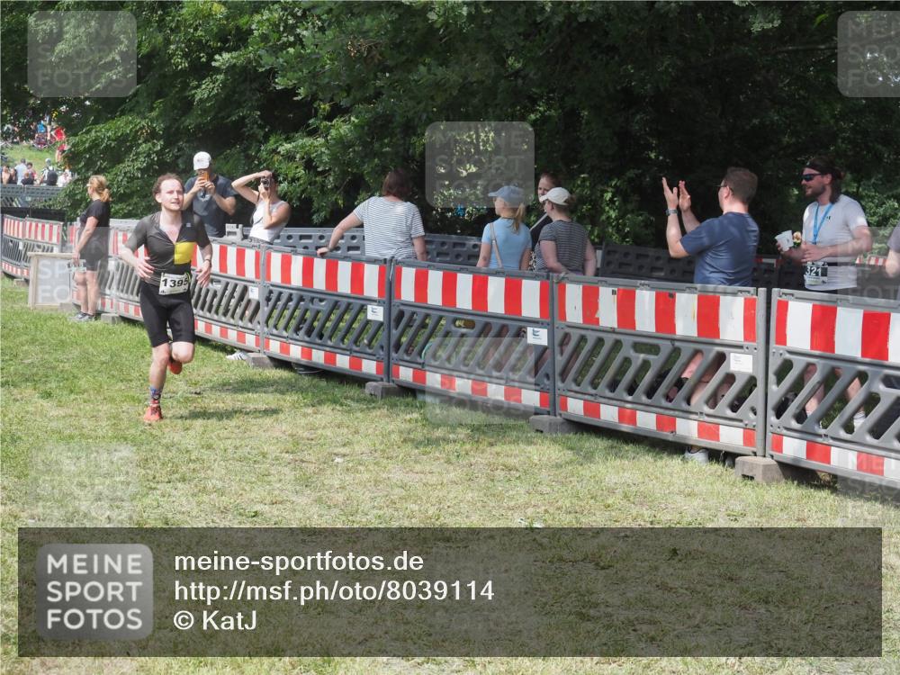 15.06.2025 - 27. Vierlanden-Triathlon KatJ http://msf.ph/oto/8039114 15.06.2025 11:34:58 Schwimmen  meine-sportfotos.de