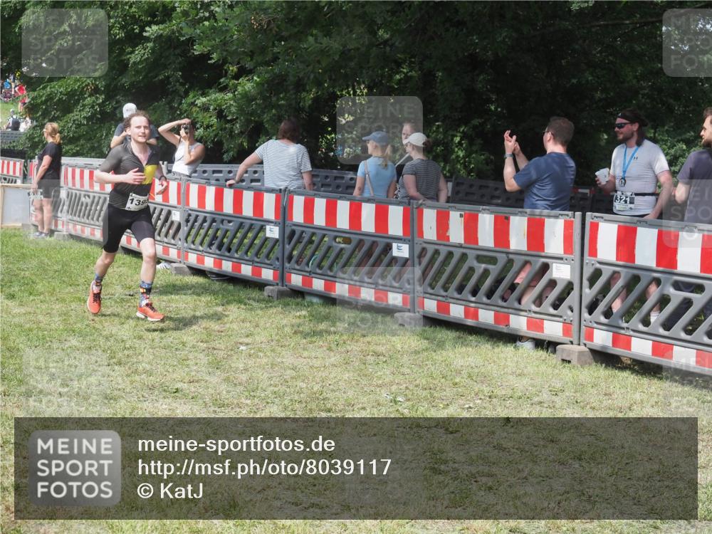 15.06.2025 - 27. Vierlanden-Triathlon KatJ http://msf.ph/oto/8039117 15.06.2025 11:34:58 Schwimmen  meine-sportfotos.de