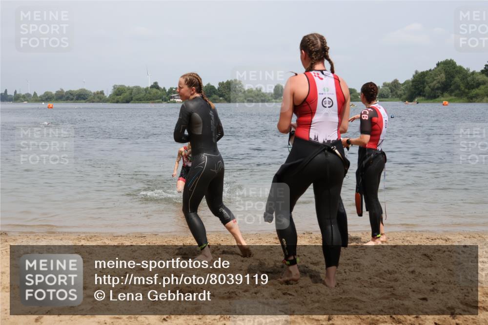 21.06.2025 - 27. Vierlanden-Triathlon Lena Gebhardt http://msf.ph/oto/8039119 15.06.2025 12:31:07 Schwimmen 1069, 1070, 1071, 1072 meine-sportfotos.de