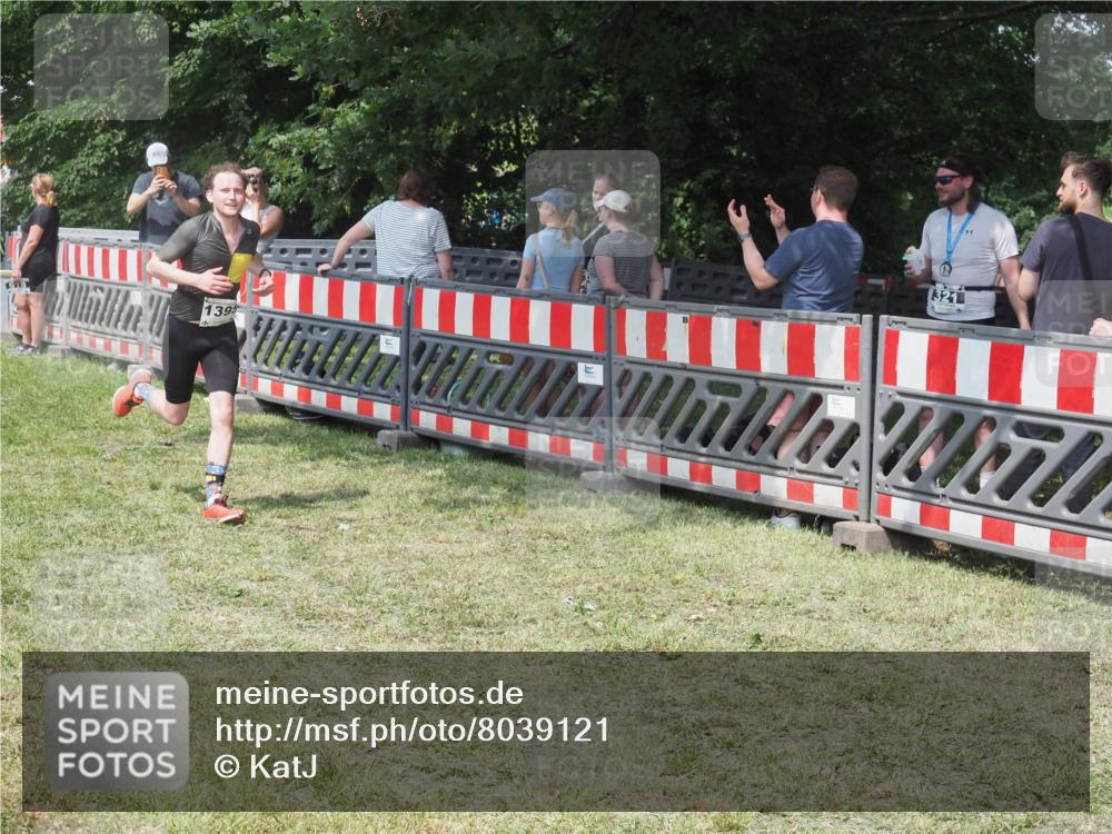 15.06.2025 - 27. Vierlanden-Triathlon KatJ http://msf.ph/oto/8039121 15.06.2025 11:34:58 Schwimmen  meine-sportfotos.de