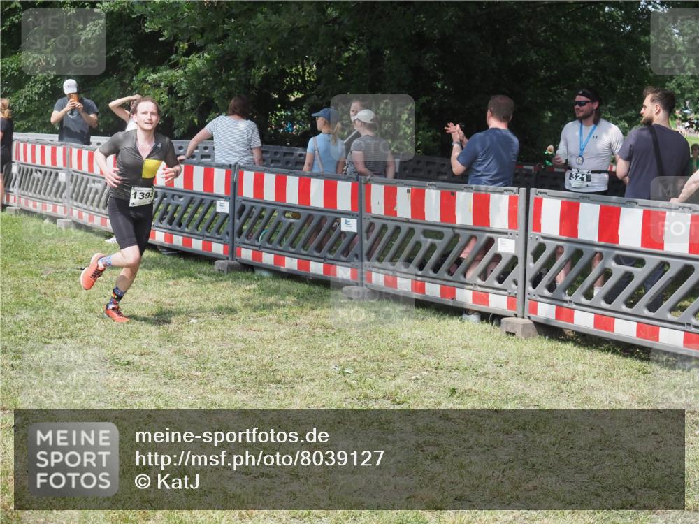 15.06.2025 - 27. Vierlanden-Triathlon KatJ http://msf.ph/oto/8039127 15.06.2025 11:34:58 Schwimmen  meine-sportfotos.de