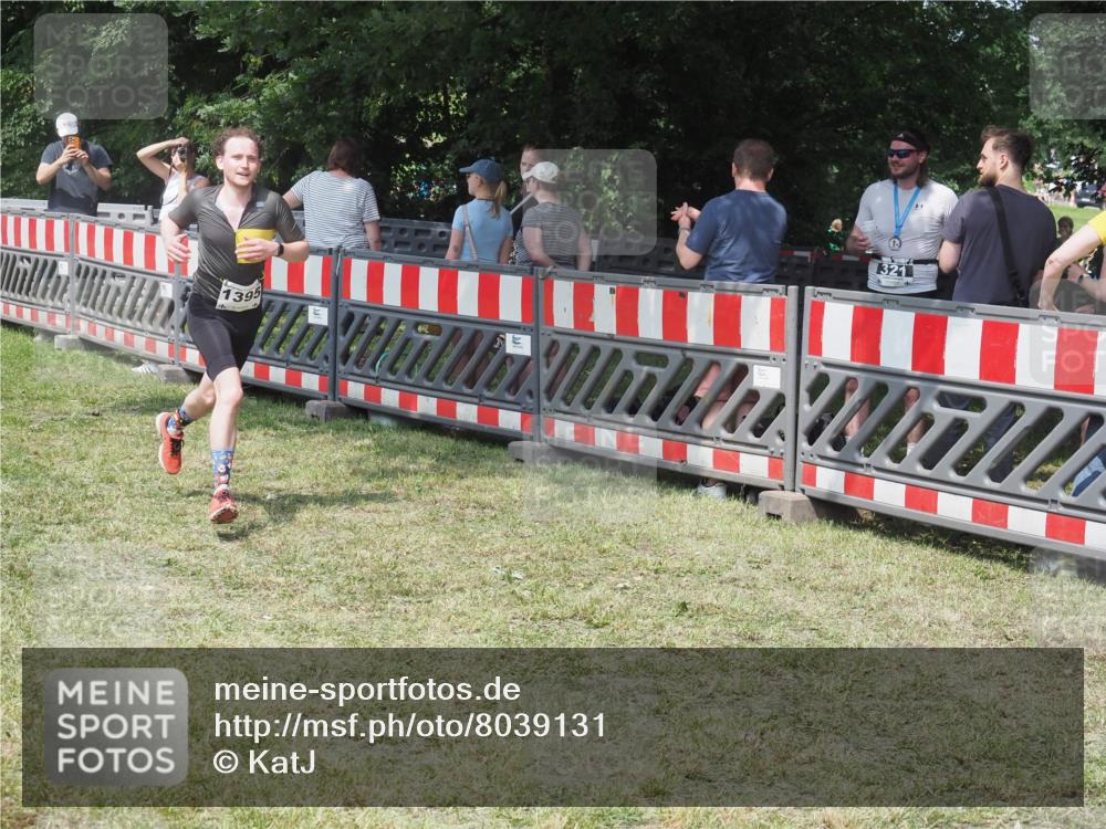 15.06.2025 - 27. Vierlanden-Triathlon KatJ http://msf.ph/oto/8039131 15.06.2025 11:34:59 Schwimmen  meine-sportfotos.de