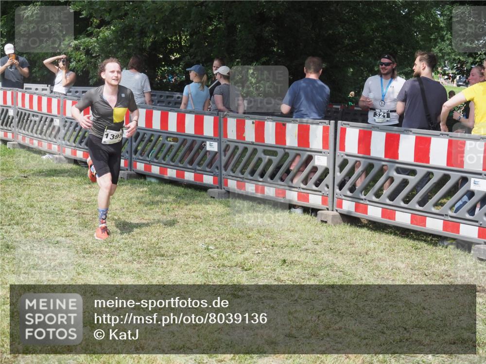 15.06.2025 - 27. Vierlanden-Triathlon KatJ http://msf.ph/oto/8039136 15.06.2025 11:34:59 Schwimmen  meine-sportfotos.de