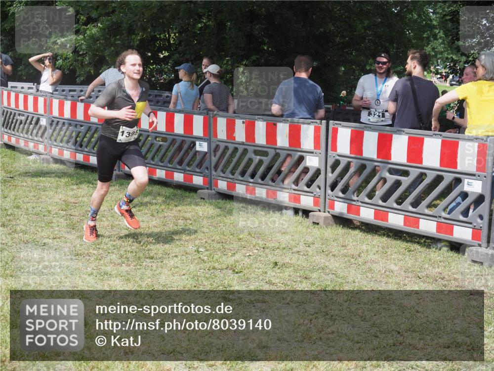 15.06.2025 - 27. Vierlanden-Triathlon KatJ http://msf.ph/oto/8039140 15.06.2025 11:34:59 Schwimmen  meine-sportfotos.de