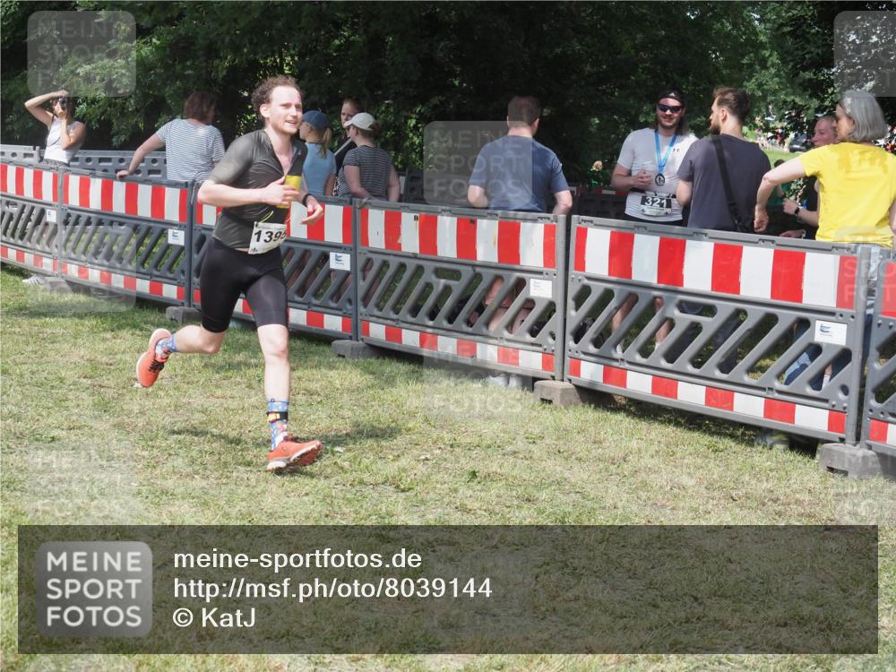 15.06.2025 - 27. Vierlanden-Triathlon KatJ http://msf.ph/oto/8039144 15.06.2025 11:34:59 Schwimmen  meine-sportfotos.de
