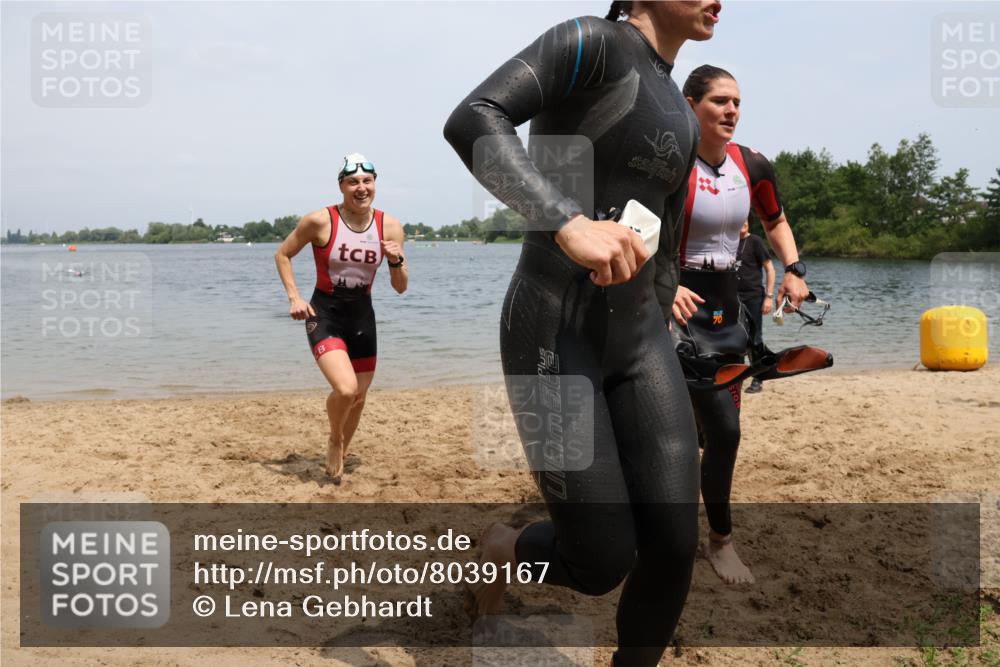 21.06.2025 - 27. Vierlanden-Triathlon Lena Gebhardt http://msf.ph/oto/8039167 15.06.2025 12:31:12 Schwimmen 1069, 1070, 1071, 1072 meine-sportfotos.de
