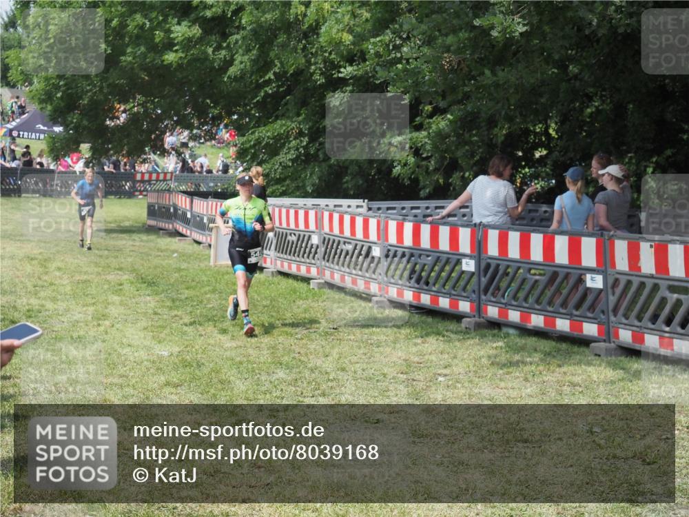 15.06.2025 - 27. Vierlanden-Triathlon KatJ http://msf.ph/oto/8039168 15.06.2025 11:35:18 Schwimmen  meine-sportfotos.de