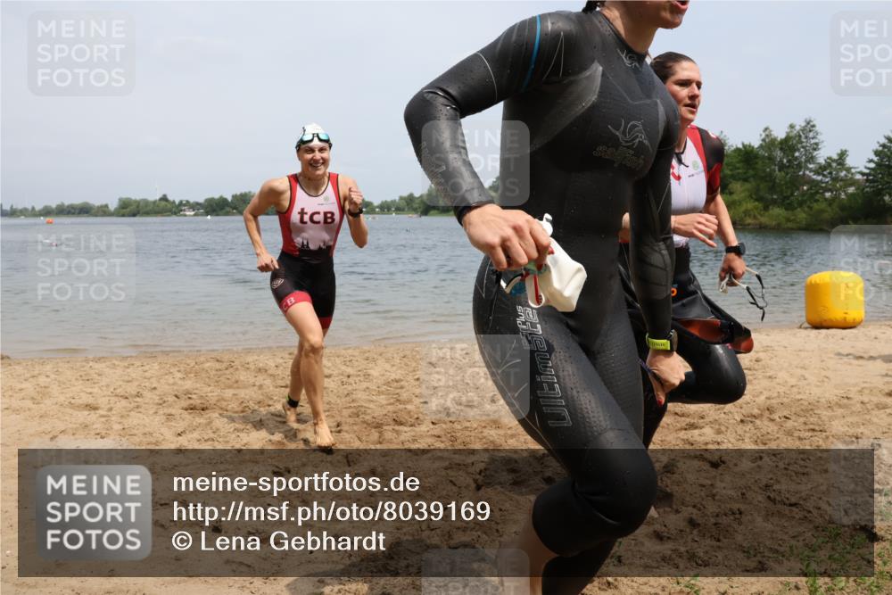 21.06.2025 - 27. Vierlanden-Triathlon Lena Gebhardt http://msf.ph/oto/8039169 15.06.2025 12:31:12 Schwimmen 1069, 1070, 1071, 1072 meine-sportfotos.de