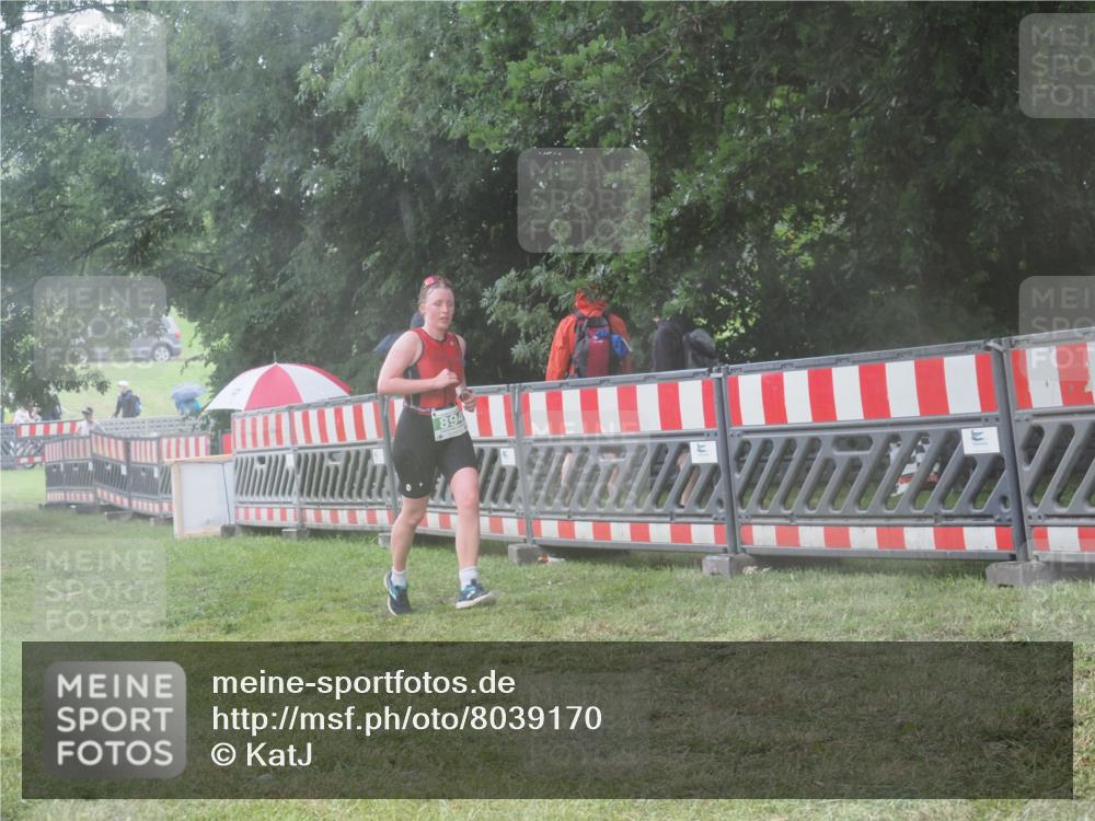 21.06.2025 - 27. Vierlanden-Triathlon KatJ http://msf.ph/oto/8039170 15.06.2025 14:22:34 Ziel 886, 894 meine-sportfotos.de