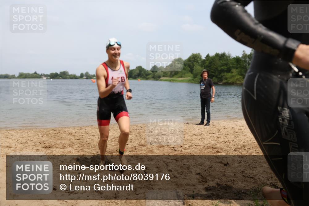 21.06.2025 - 27. Vierlanden-Triathlon Lena Gebhardt http://msf.ph/oto/8039176 15.06.2025 12:31:12 Schwimmen 1069, 1070, 1071, 1072 meine-sportfotos.de