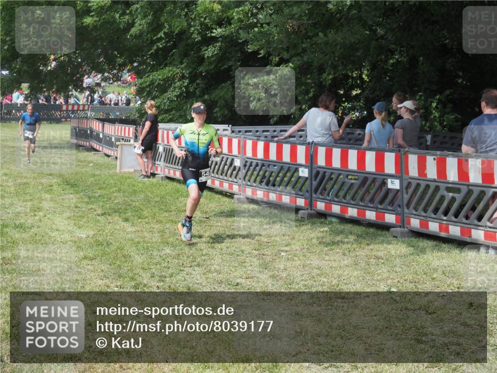 15.06.2025 - 27. Vierlanden-Triathlon KatJ http://msf.ph/oto/8039177 15.06.2025 11:35:19 Schwimmen  meine-sportfotos.de