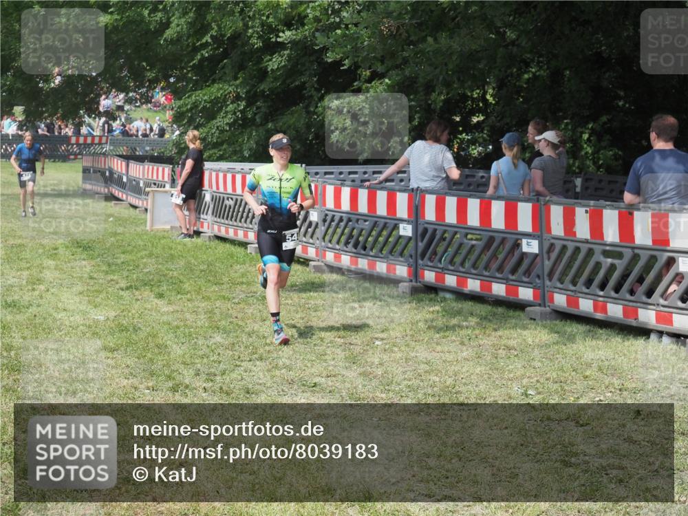 15.06.2025 - 27. Vierlanden-Triathlon KatJ http://msf.ph/oto/8039183 15.06.2025 11:35:19 Schwimmen  meine-sportfotos.de
